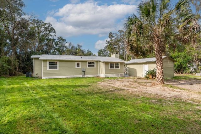 674 N STATE ROAD 21, Hawthorne, FL 32640
