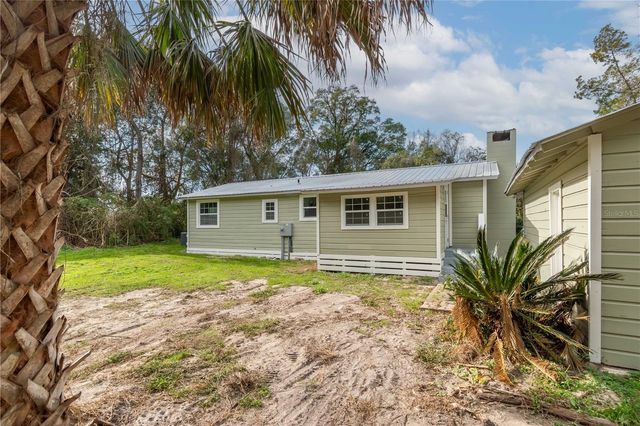 674 N STATE ROAD 21, Hawthorne, FL 32640