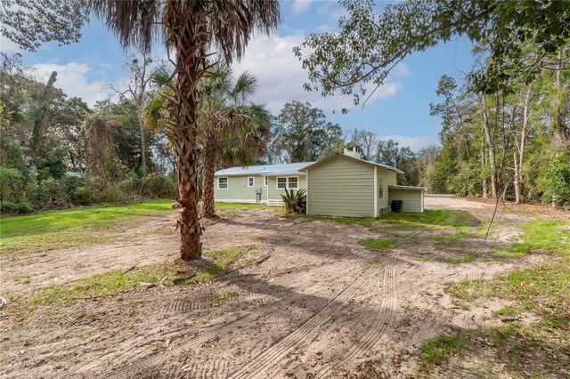 674 N STATE ROAD 21, Hawthorne, FL 32640