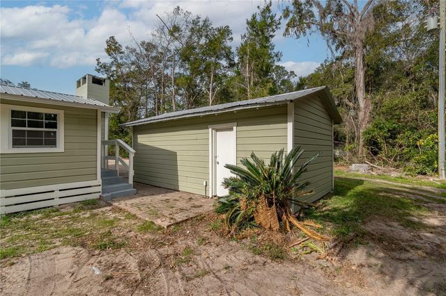 674 N STATE ROAD 21, Hawthorne, FL 32640