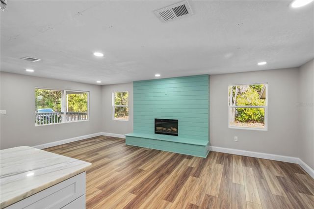 674 N STATE ROAD 21, Hawthorne, FL 32640