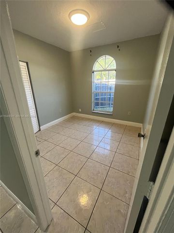 603 NW 97th St 603, Miami, FL 33150