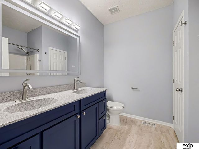 8429 S 64 Avenue, Omaha, NE 68157