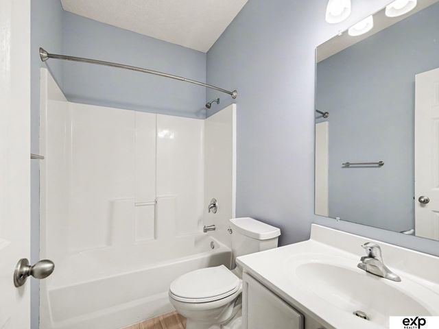8429 S 64 Avenue, Omaha, NE 68157