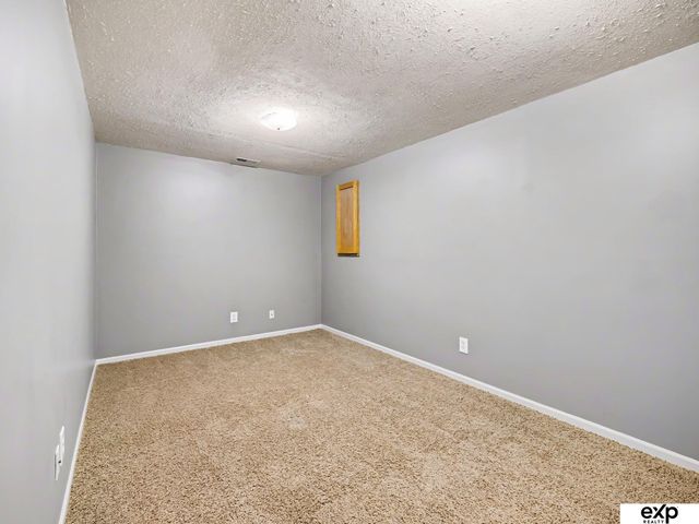 8429 S 64 Avenue, Omaha, NE 68157