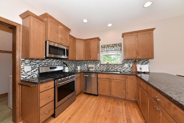 4915 Meadowview COURT, Grafton, WI 53024