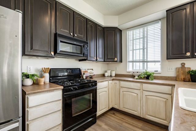 214 N BIRMINGHAM LN, North Salt Lake, UT 84054