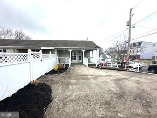 1015 W RACE ST, Pottsville, PA 17901