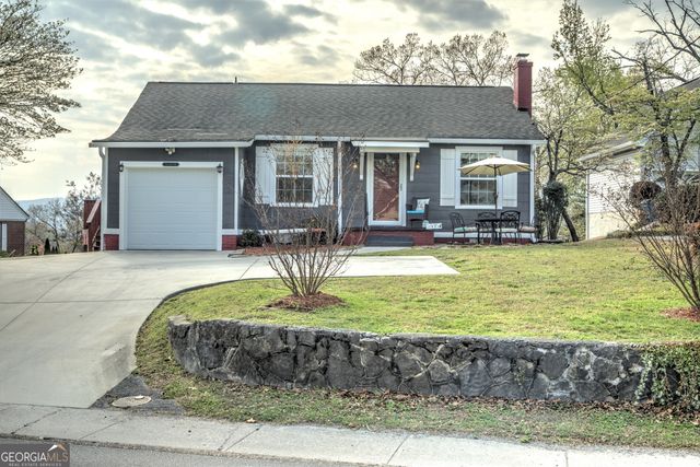 1005 S Crest Road, Rossville, GA 30741
