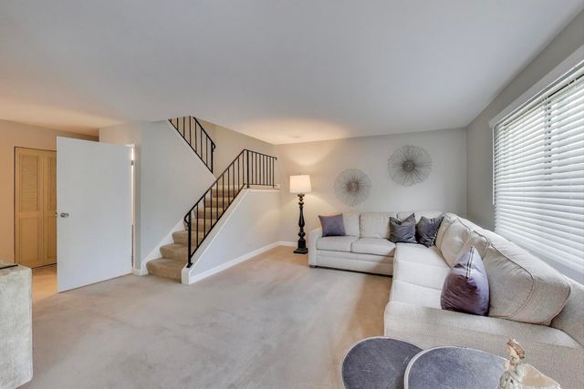 452 Hickory Drive, Wheeling, IL 60090