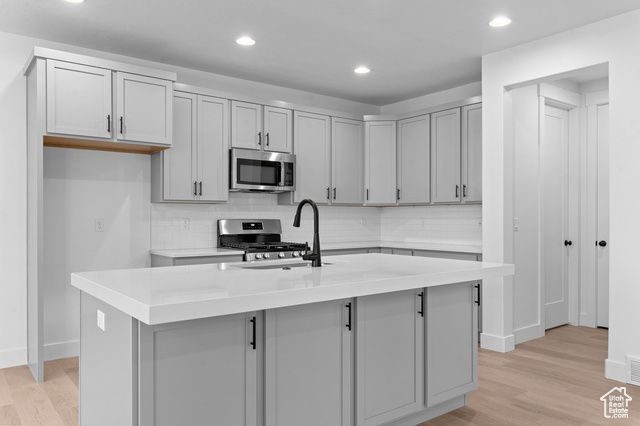 3186 W 2600 N, Clinton, UT 84015