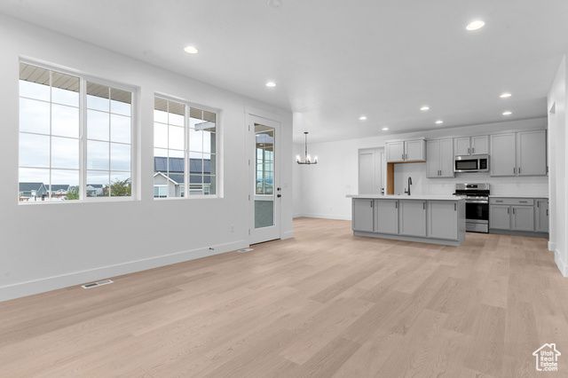 3186 W 2600 N, Clinton, UT 84015