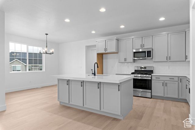 3186 W 2600 N, Clinton, UT 84015