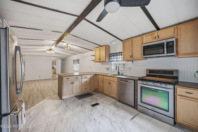 6 Taft Street, Howell, NJ 07731