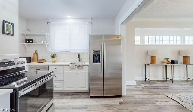 1686 Lee Road, Cleveland Heights, OH 44118