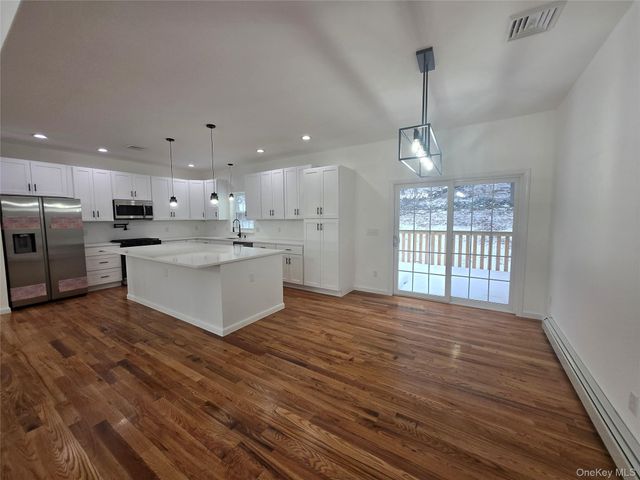 490 State Route 211, Cuddebackville, NY 12729