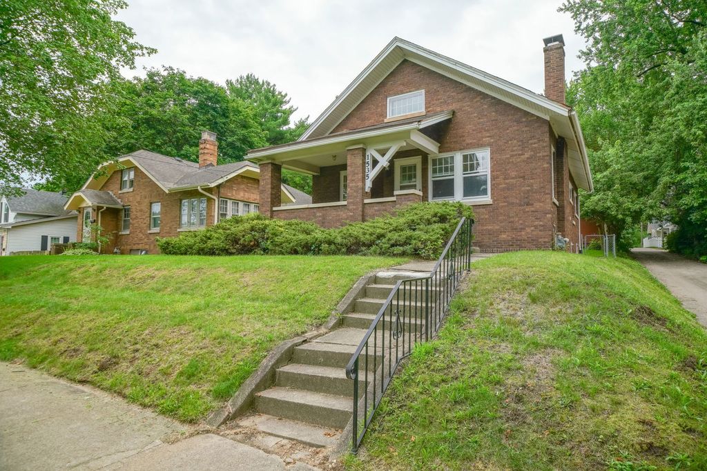1535 Benton Street, Rockford, IL 61107