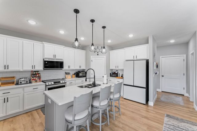 2101 N Affirmed Avenue, Springfield, MO 65802