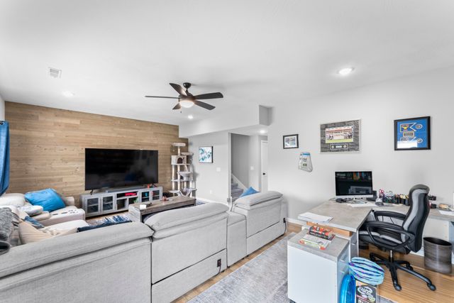 2101 N Affirmed Avenue, Springfield, MO 65802