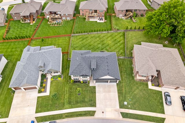 2101 N Affirmed Avenue, Springfield, MO 65802