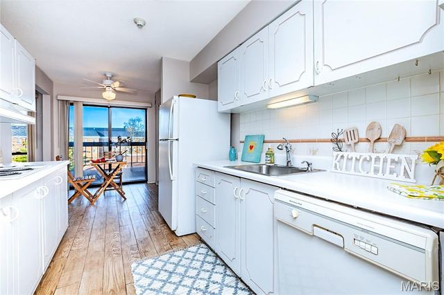 539 Coeur De Royale Drive 307, Creve Coeur, MO 63141