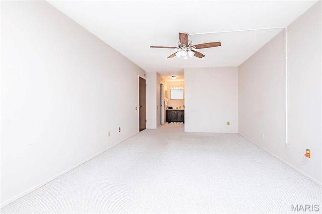 539 Coeur De Royale Drive 307, Creve Coeur, MO 63141