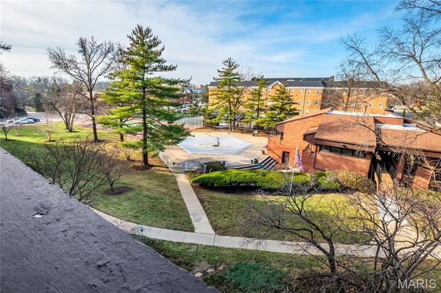 539 Coeur De Royale Drive 307, Creve Coeur, MO 63141