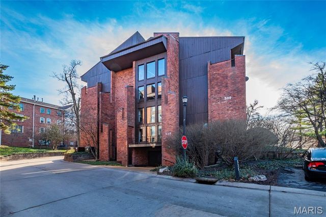 539 Coeur De Royale Drive 307, Creve Coeur, MO 63141