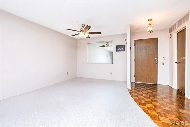 539 Coeur De Royale Drive 307, Creve Coeur, MO 63141