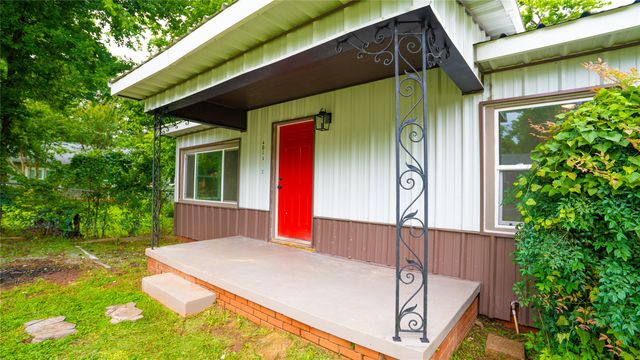 401 W Carolina Street, Palestine, TX 75803