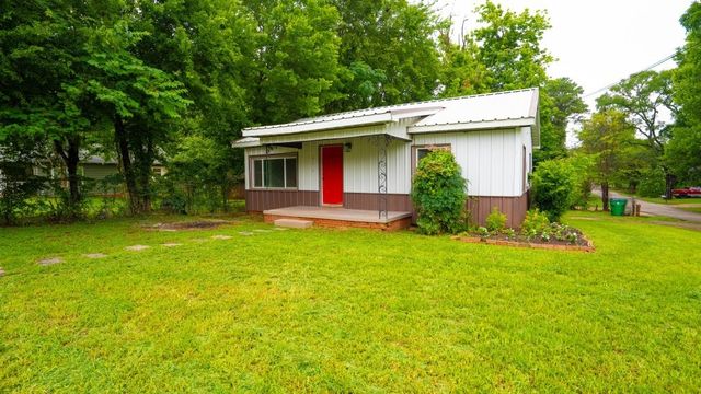 401 W Carolina Street, Palestine, TX 75803