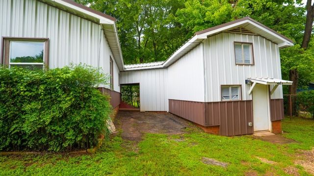 401 W Carolina Street, Palestine, TX 75803