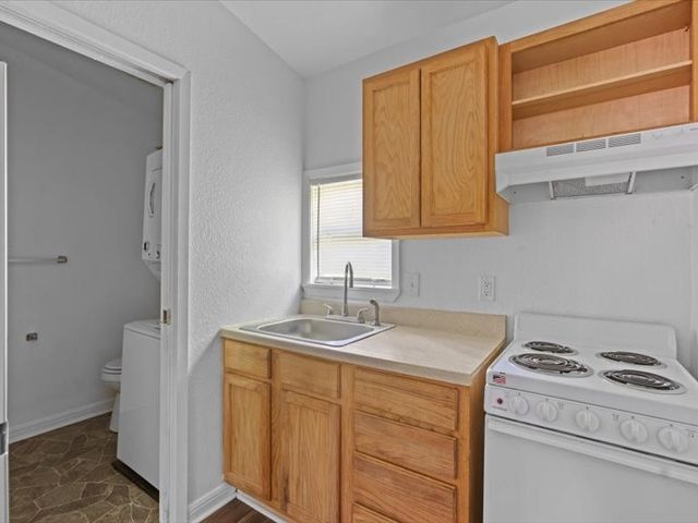 401 W Carolina Street, Palestine, TX 75803
