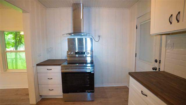 401 W Carolina Street, Palestine, TX 75803