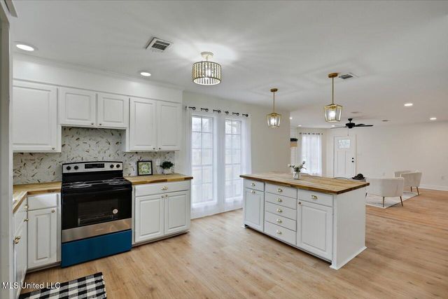1505 Rosemont Drive, Clinton, MS 39056