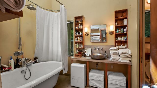 1 Alamo Way, Lagunitas, CA 94938