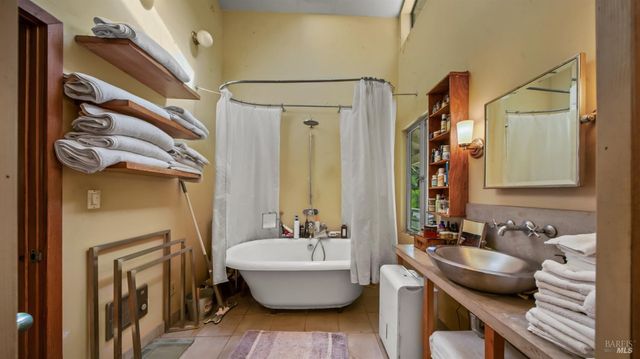 1 Alamo Way, Lagunitas, CA 94938