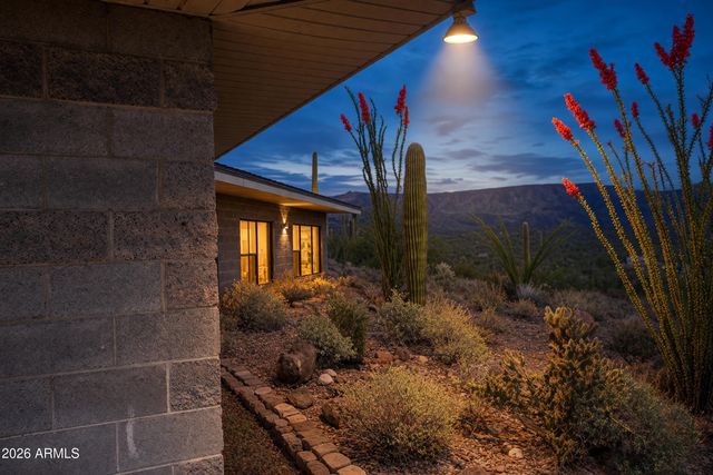 49639 N 15th Avenue, New River, AZ 85087