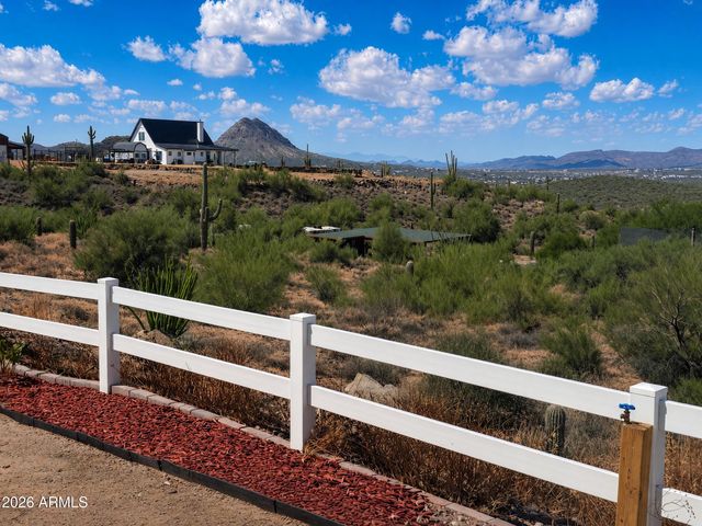 49639 N 15th Avenue, New River, AZ 85087