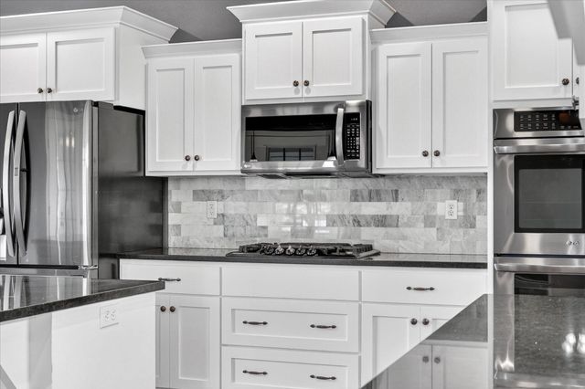 634 N Rockingham Avenue, Nixa, MO 65714