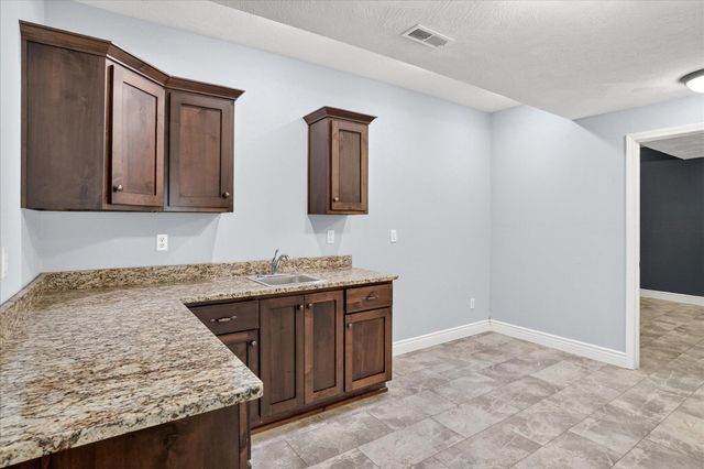 634 N Rockingham Avenue, Nixa, MO 65714