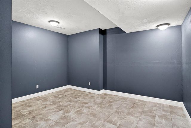 634 N Rockingham Avenue, Nixa, MO 65714