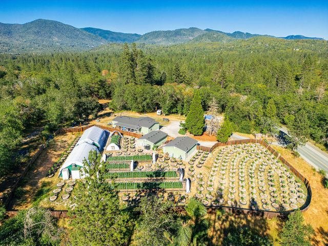 1178 Saratoga Way, Grants Pass, OR 97526