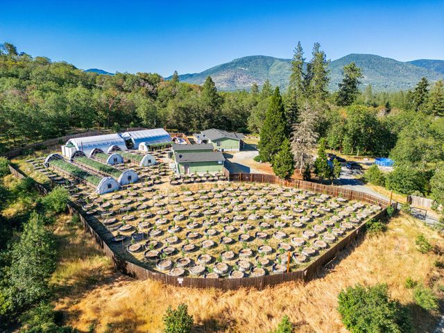 1178 Saratoga Way, Grants Pass, OR 97526