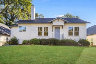 617 HAMILTON E HOLMES NW Drive, Atlanta, GA 30318