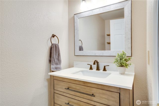 2925 SE Royalwood Place, Port Orchard, WA 98367