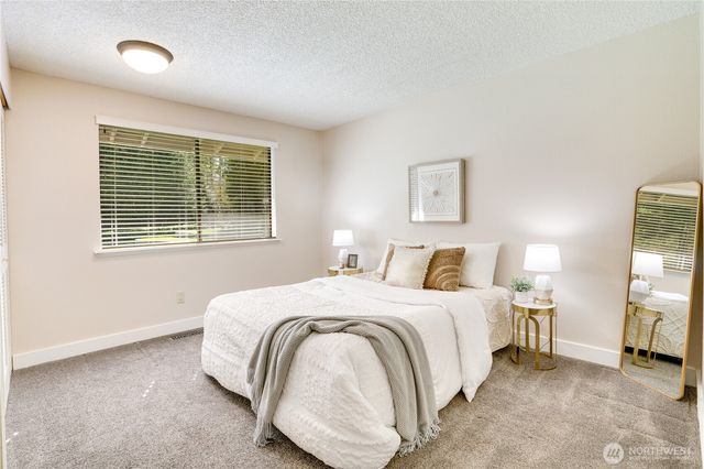 2925 SE Royalwood Place, Port Orchard, WA 98367