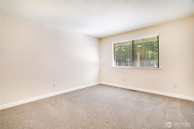 2925 SE Royalwood Place, Port Orchard, WA 98367