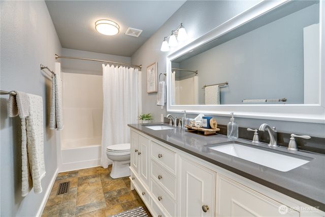 2925 SE Royalwood Place, Port Orchard, WA 98367