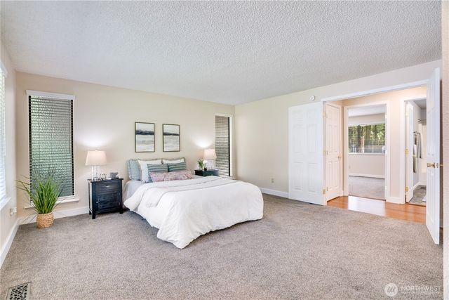 2925 SE Royalwood Place, Port Orchard, WA 98367